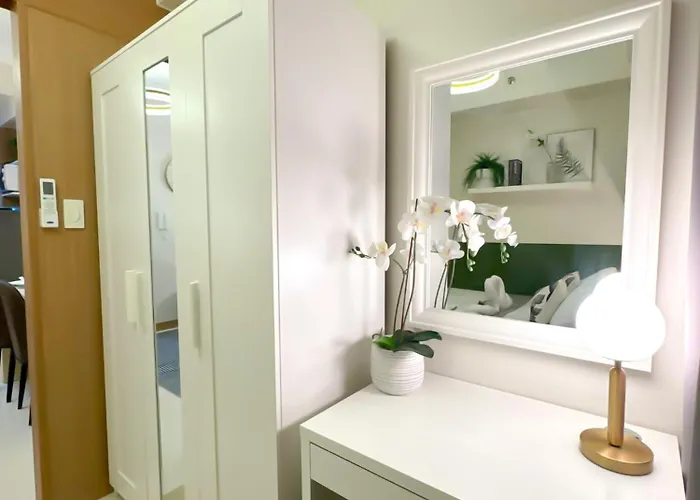 Modern Elegance At Red Residences L Wifi Netflix I Red Res 2514 Manila