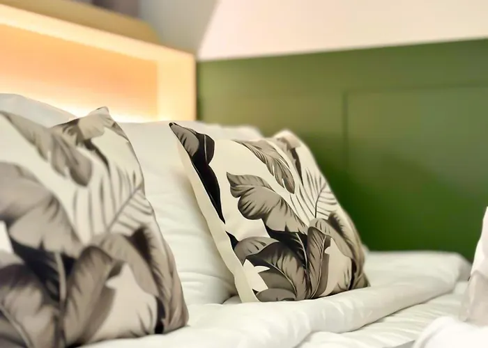 Modern Elegance At Red Residences L Wifi Netflix I Red Res 2514 Manila