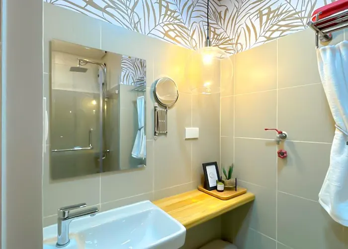 Modern Elegance At Red Residences L Wifi Netflix I Red Res 2514
